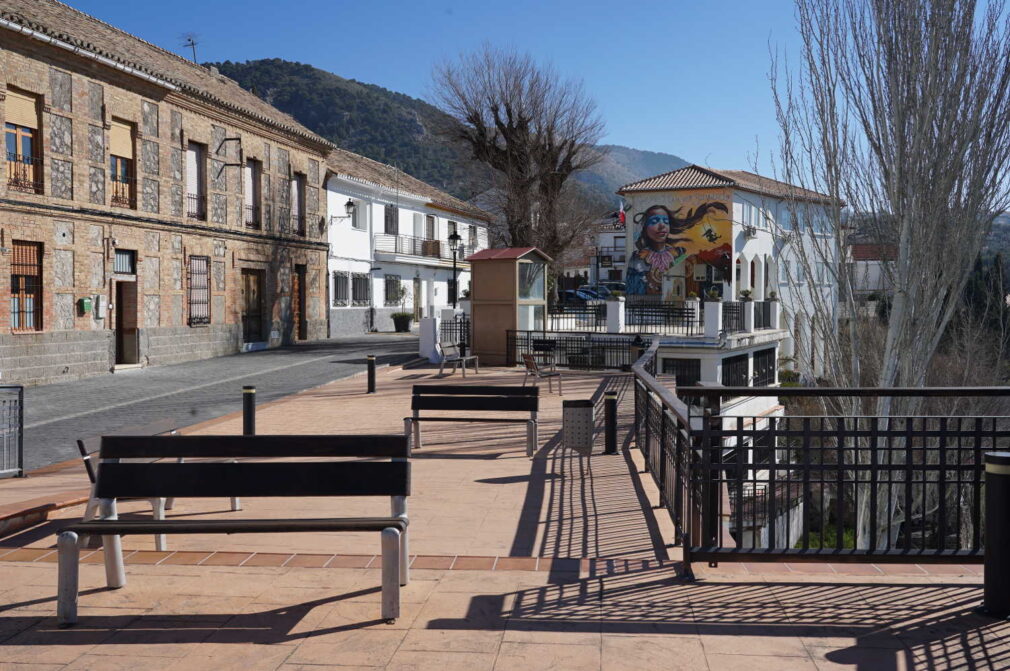 Mirador de Nívar con vistas a Granada, en la calle Pretiles