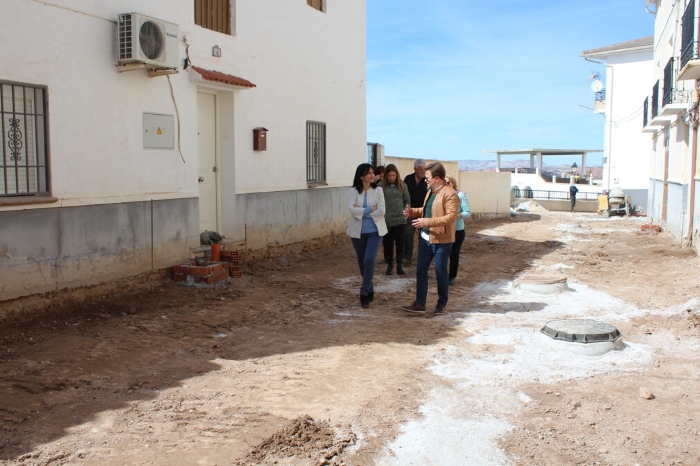 Inmaculada López Calahorro visitando Freila