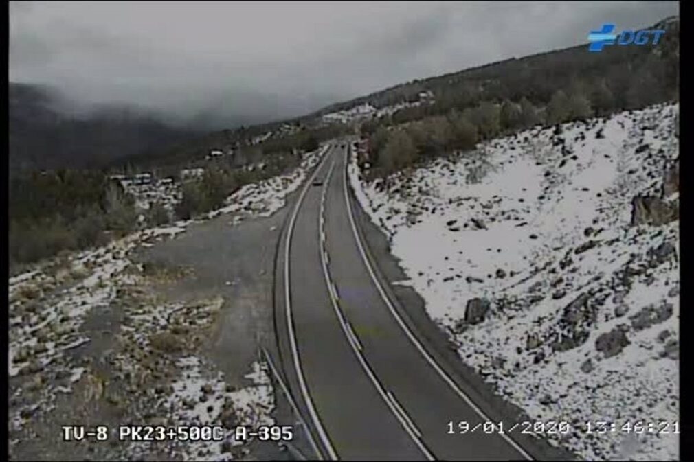 Granada.- Cortada por ventisca la carretera A-395 pasado el acceso a Sierra Nevada