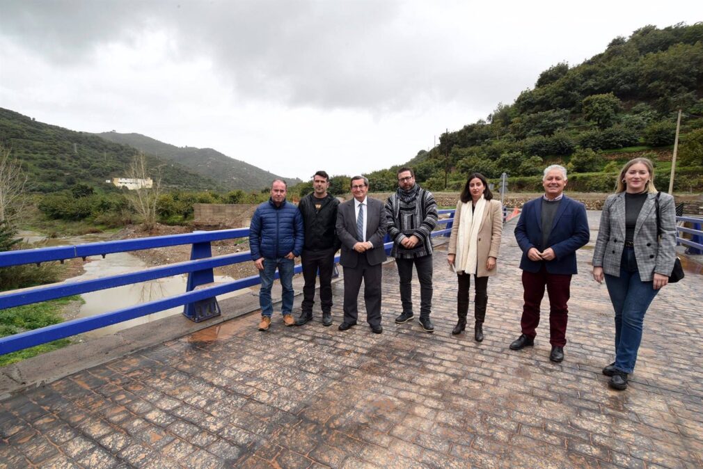 Granada.- El nuevo puente sobre Río Verde conecta el casco urbano de Jete con la zona agrícola