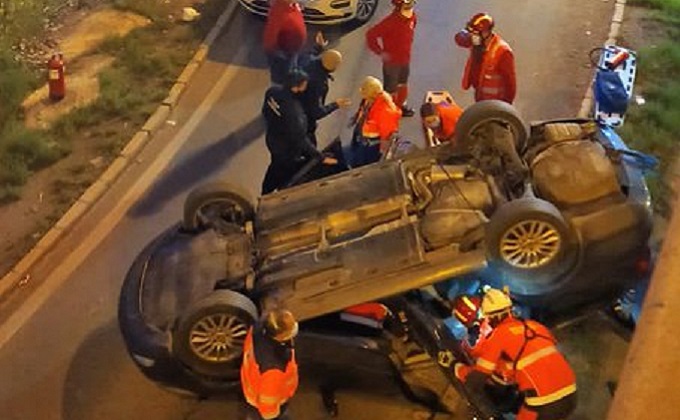 vehiculo volcado accidente granada neptuno