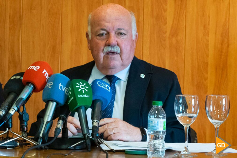 CONSEJERO DE SALUD Y FAMILIA JESÚS AGUIRRE VISITA UNIDAD DE PALIATIVOS ANTIGUO HOSPITAL CLINICO GRANADA - Clara J Franco-3