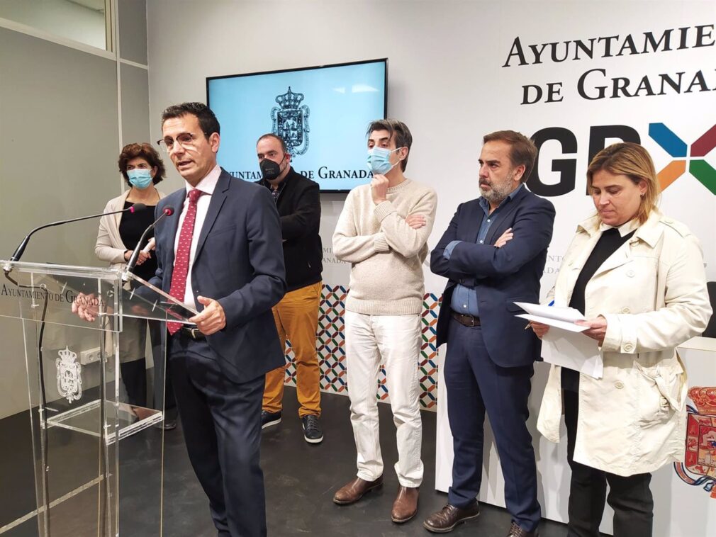 Granada.-PSOE y UP pactan en el Ayuntamiento destinar 15 millones a "tapar agujeros negros" del "gobierno de la derecha"