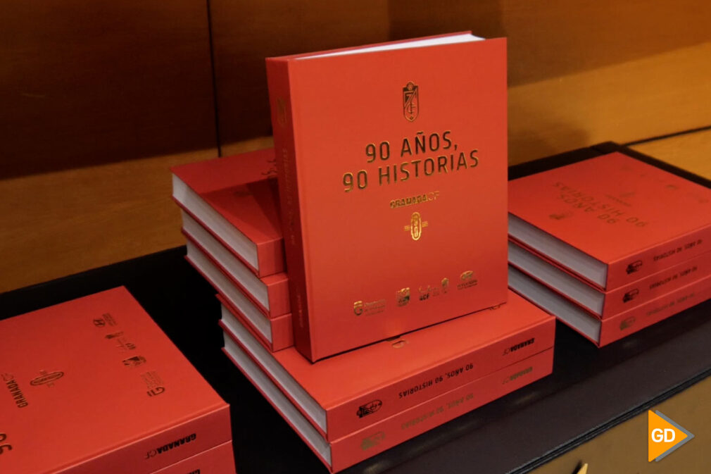 FOTOS El Granada CF ha presentado el libro '90 años, 90 historias' coincidiendo con su 91 aniversario - Javi Gea (6)