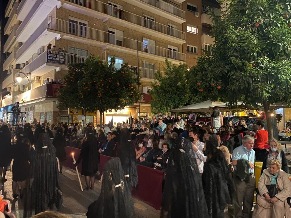 sábado santo semana santa granada 2022 virgen de la alhambra centro palcos sillas