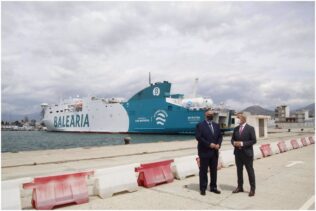 Ferry de Balearia en el Puerto de Motril