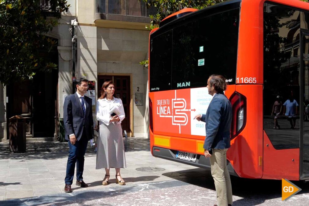 FOTOS El Ayuntamiento de Granada pone en marcha una campaña para fomentar el uso del transporte público (5)