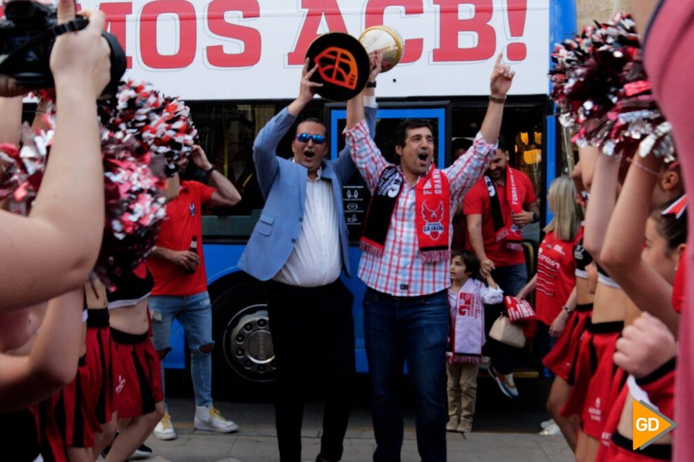 FOTOS El Coviran Granada celebra su ascenso a la ACB con una rúa que ha salido del Palacio hasta el Ayuntamiento (6)