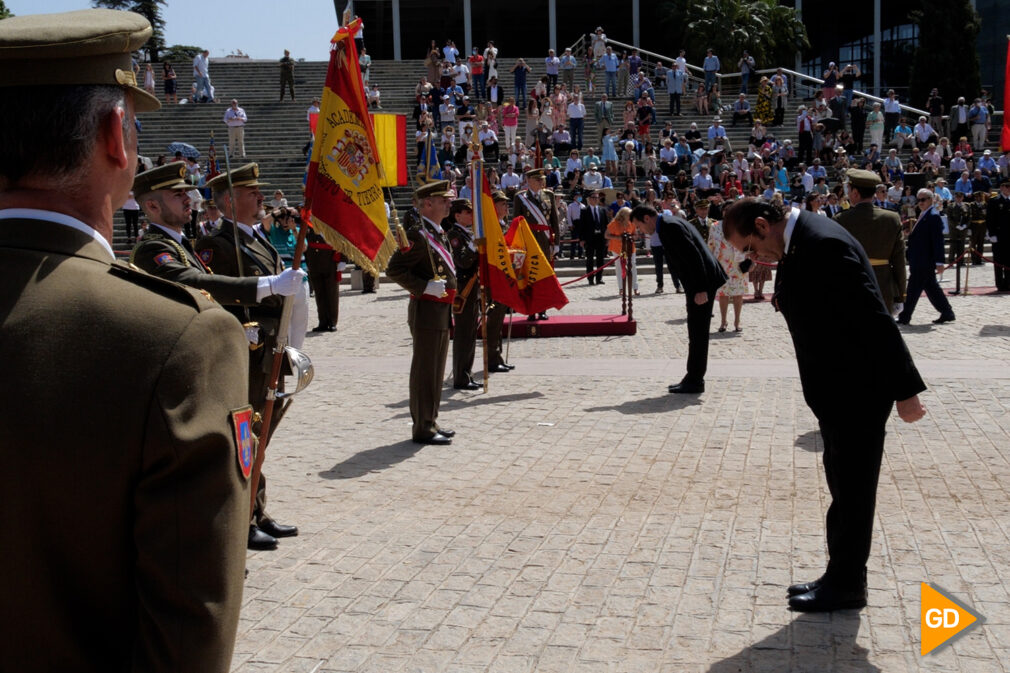 FOTOS Más de 300 civiles han jurado bandera este sábado en la explanada del Palacio de Congresos de Granada. Fue un acto organizado por el MADOC (4)