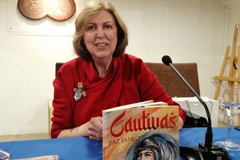 Paz Fanlo presentacion Cautivas en el Real Club Mediterráneo de Málaga