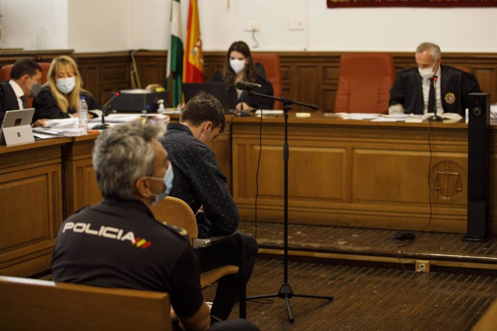 Granada.-Tribunales.- Acusado de degollar a su ex dice que ella le atacó: "Como legionario mi mejor defensa era luchar"