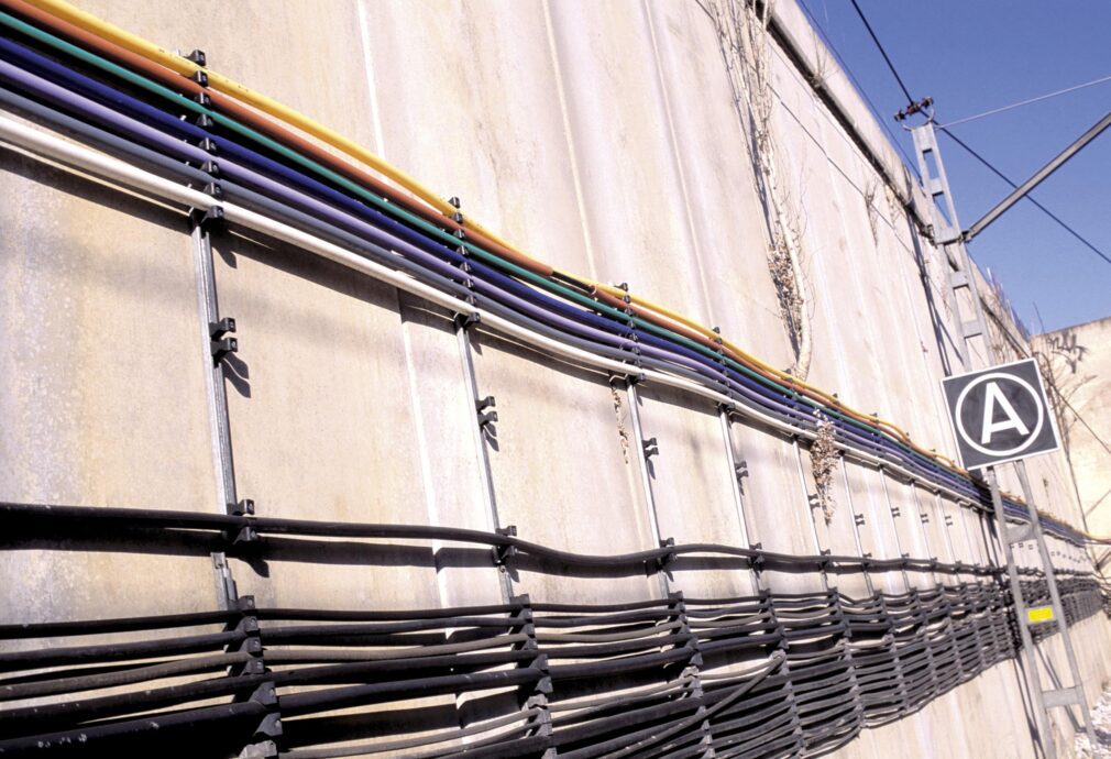 Cableado de fibra óptica utilizado en las comunicaciones de la red ferroviaria