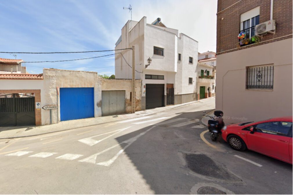 Esquina de las calles Acera de la Virgen y Chimeneas, en la localidad de Gabia Grande, Las Gabias