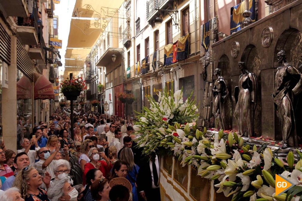 FOTOS La procesión del Corpus Christi retorna a las calles de Granada en el día grande de la feria (3)