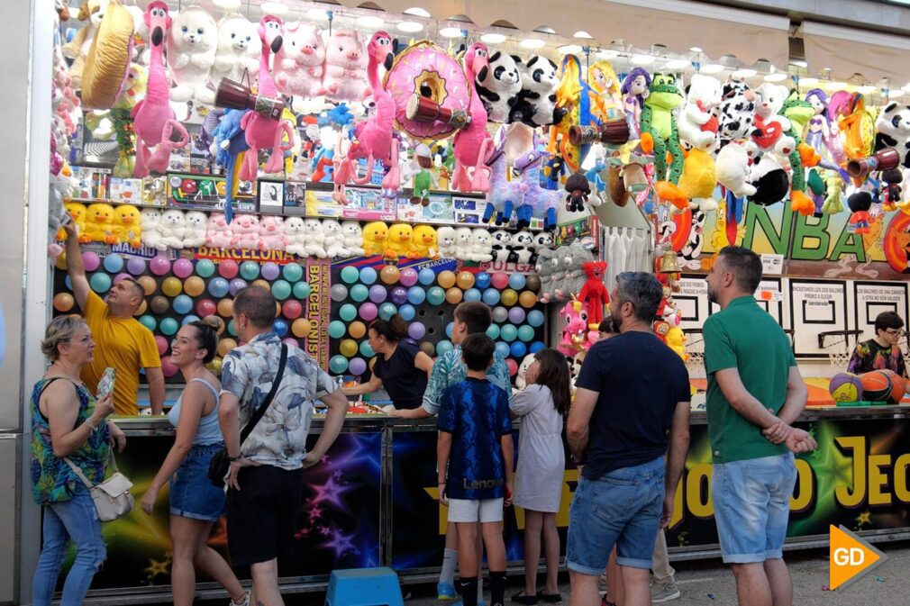 FOTOS Los granadinos disfrutan de los juegos más divertidos de la feria en el Viernes de Corpus (6)