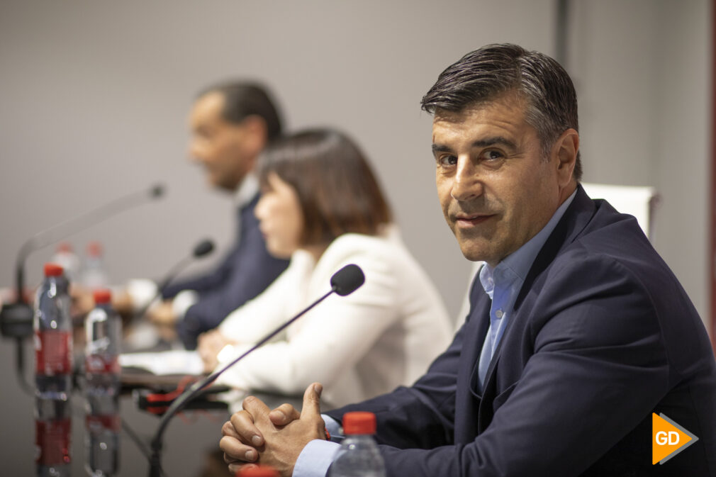 rueda de prensa de la consejera del Granada CF, Shopia Yang, el director general, Alfredo García Amado y el director deportivo, Nicolás Rodríguez Sánchez