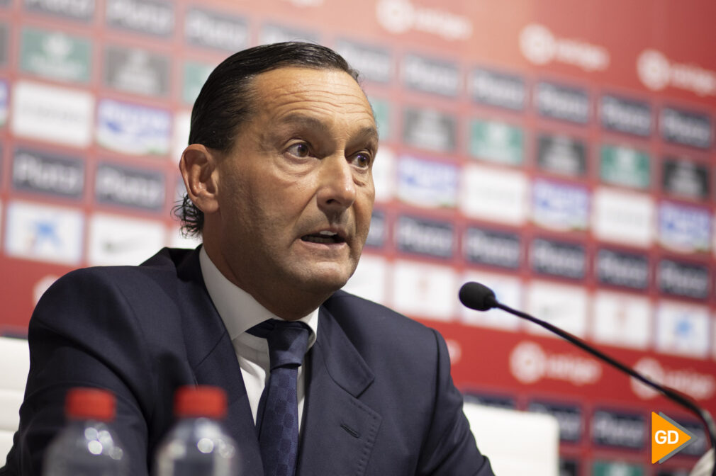 rueda de prensa de la consejera del Granada CF, Shopia Yang, el director general, Alfredo García Amado y el director deportivo, Nicolás Rodríguez Sánchez