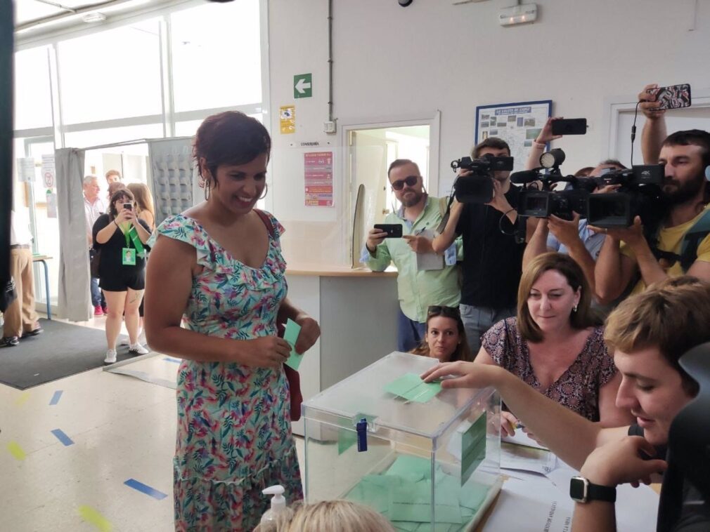 19J.-Teresa Rodríguez vota con "más ilusión" que en anteriores elecciones y anima a participar con "libertad y valentía"