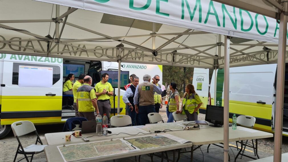 Puesto de Mando Avanzado en las labores de lucha contra el incendio en Pujerra - 112 ANDALUCÍA