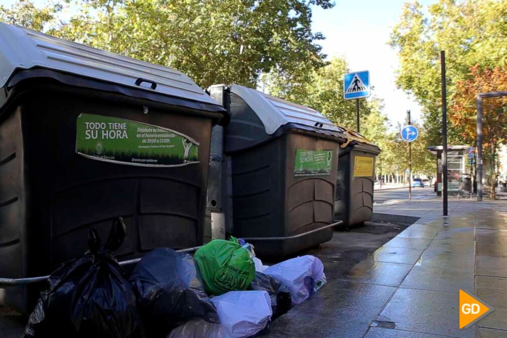 Recogida de basura fuera de contenedores Carlos Gijón_-4