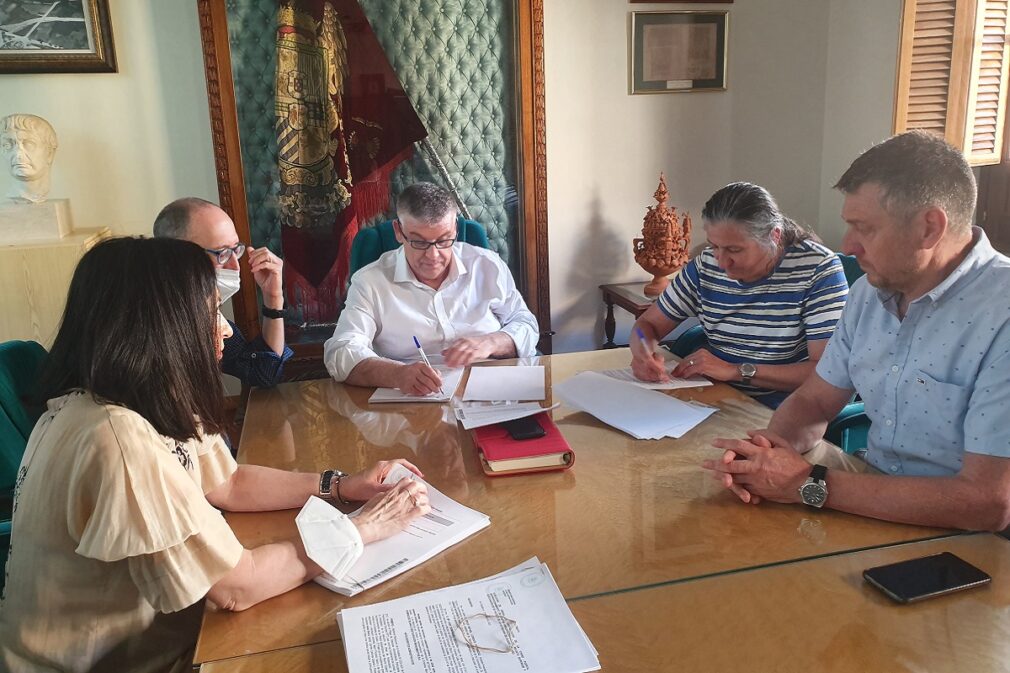 guadix firma convenio obras segunda fase alcazaba