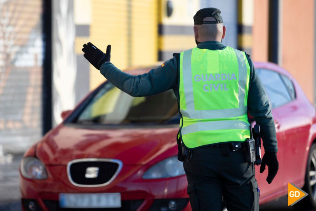 Controles de la policía en el cierre perimetral de Granada por el nuevo estado de alarma FOTO MATRICULA PIXELADA