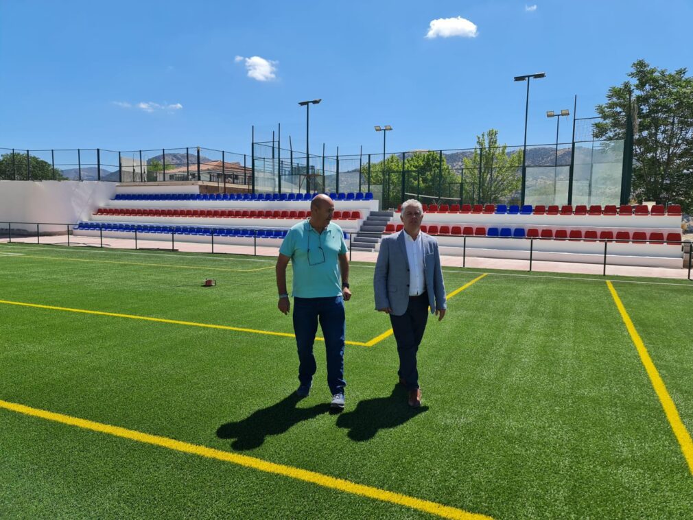 Colomera estrena su nuevo campo de fútbol de césped artificial