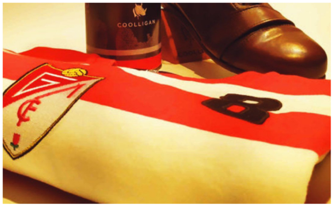 Imagen con la que el Granada CF ha hecho la promoción de su nueva camiseta basada en la temporada 1974/75 | Foto: Coolligan