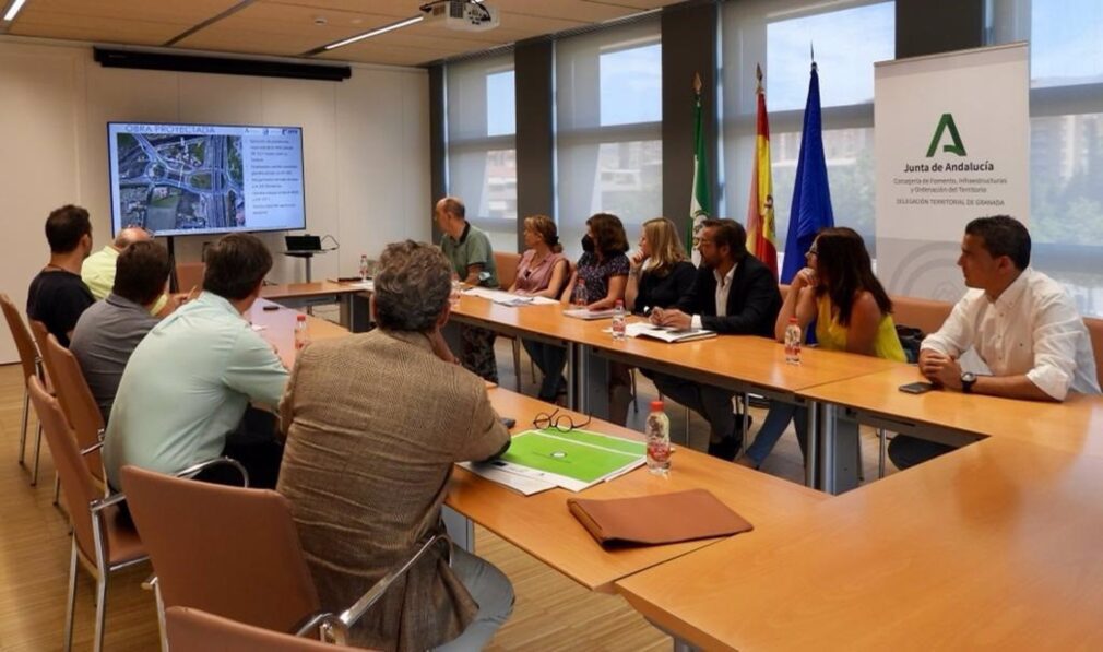 Granada.-Junta implanta un sistema de seguimiento a tiempo real en la obra de rotonda de acceso a La Zubia desde la A395