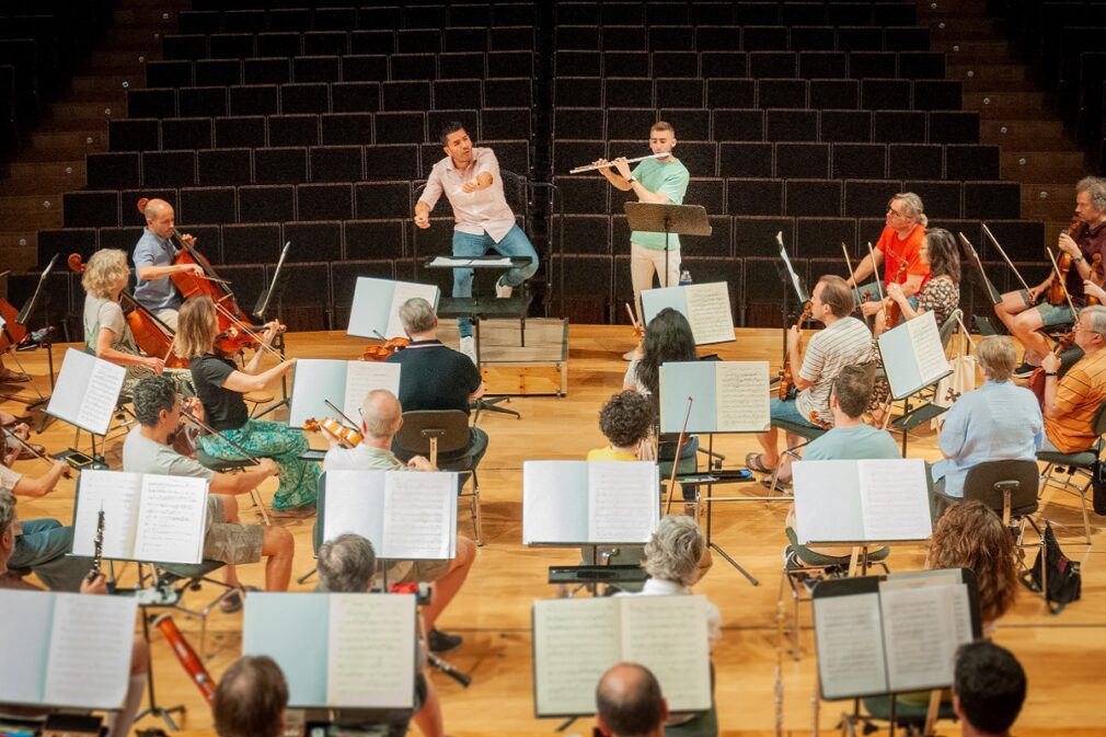 Orquesta Ciudad de Granada bajo la dirección de Rafael Sánchez Araña