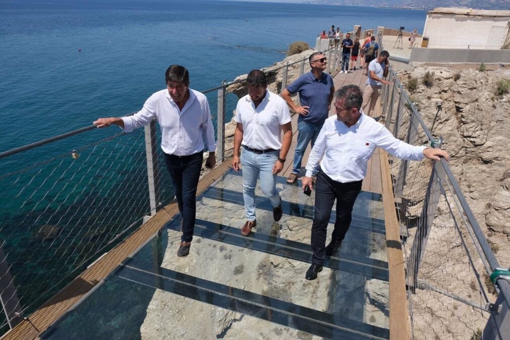 Granada.- Turismo.- Marín destaca que el puente colgante coloca a Torrenueva Costa como referente turístico