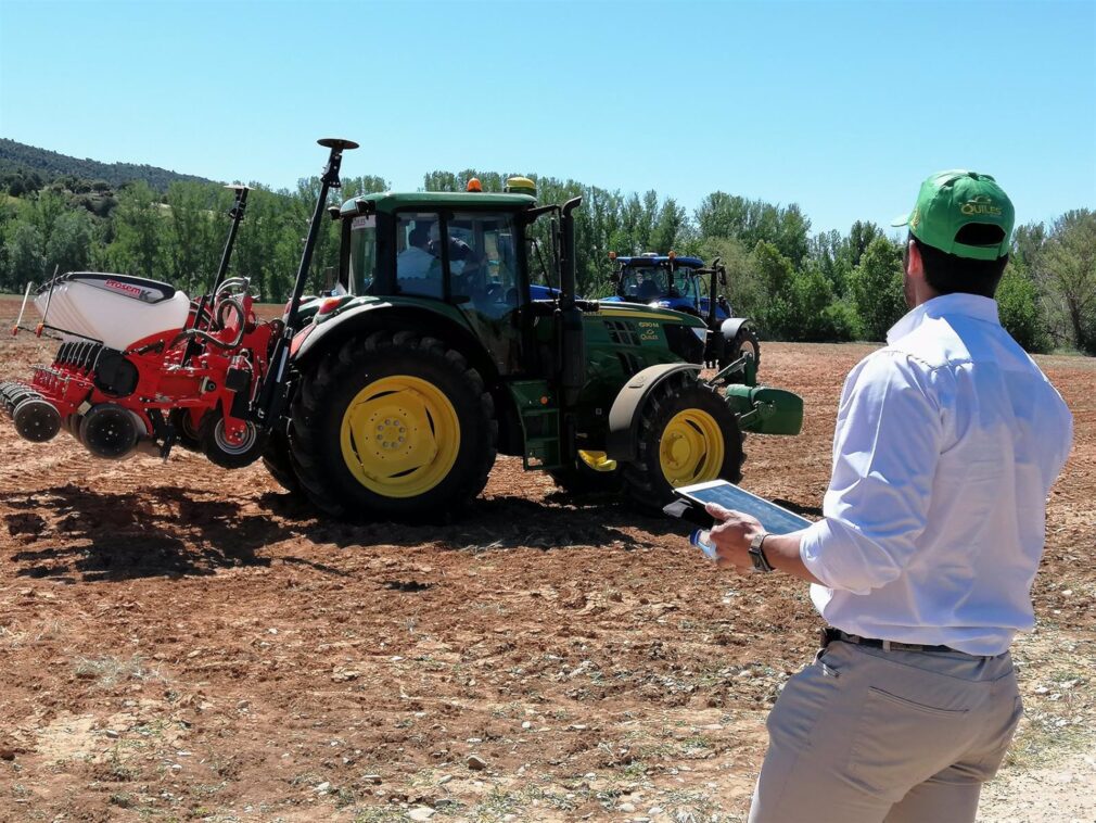 Agrario sector primario tractor campo