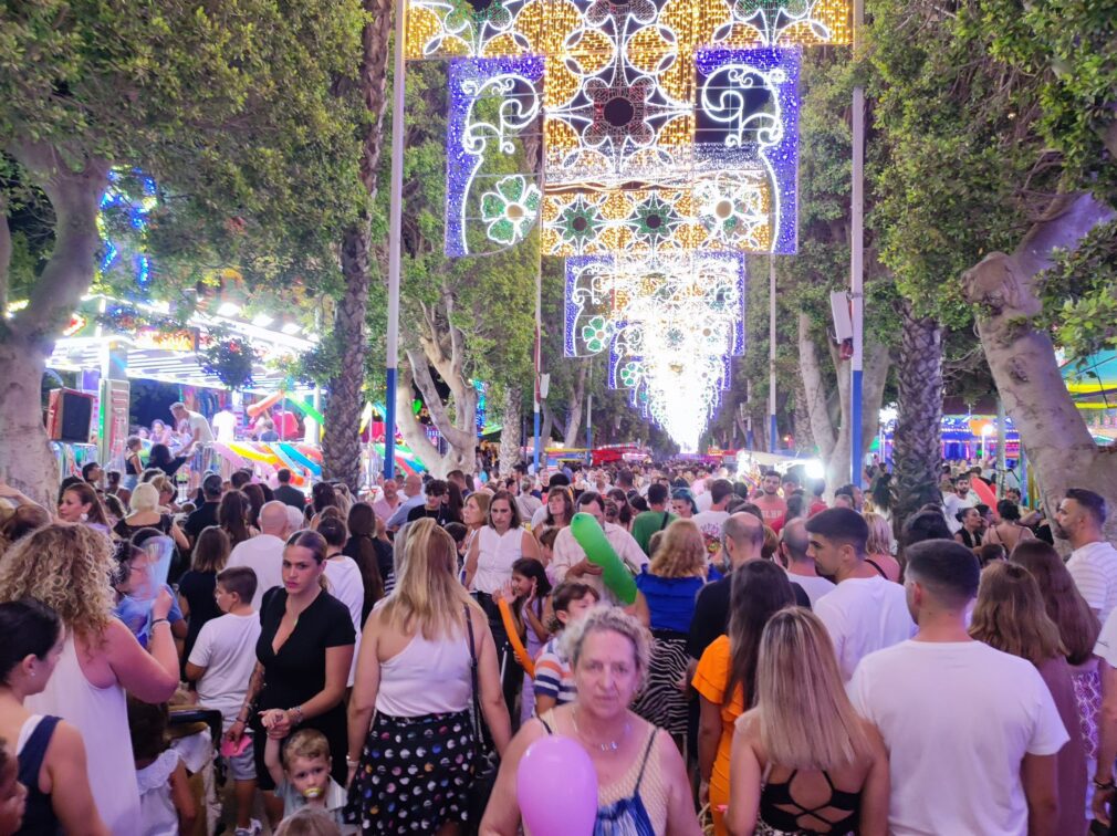 AMBIENTE DIA DEL NIÑO EN EL FERIAL DE ALMUÑÉCAR 22