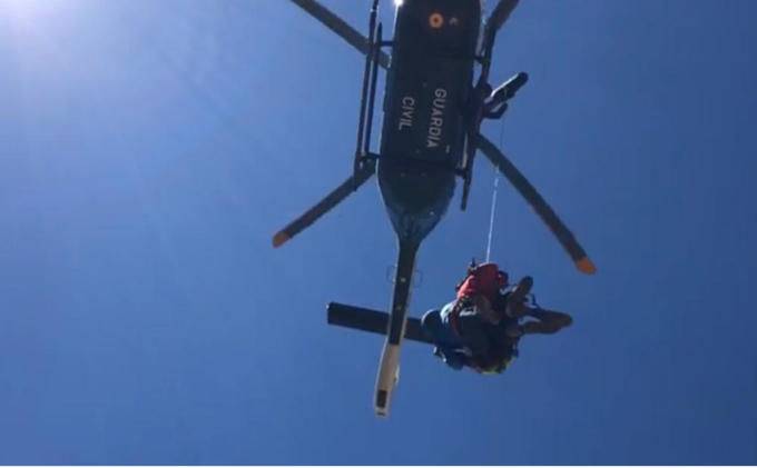 rescate helicoptero montañeros guardia civil