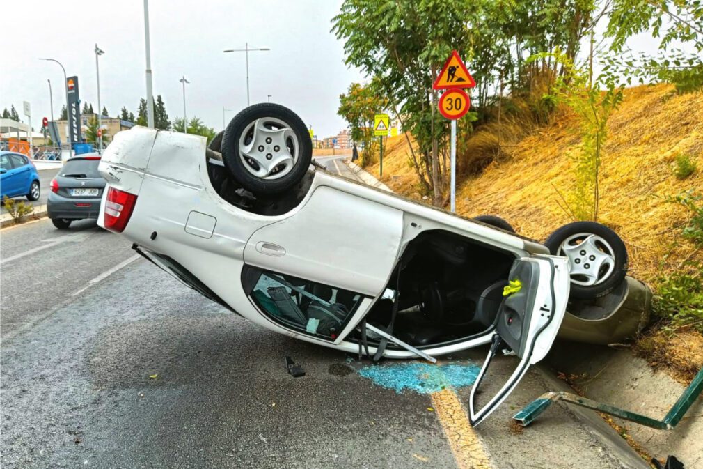 Accidente coche volcado