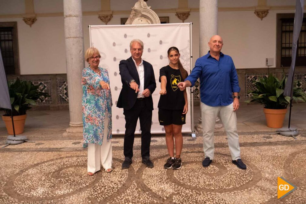 FOTOS El Ayuntamiento reconoce la trayectoria del club de esgrima Sala de Armas Granada (4)