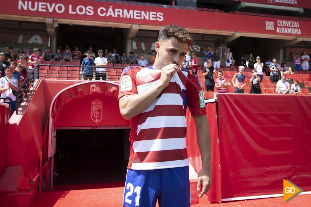 Presentacion de Oscar Melendo como nuevo jugador del Granada CF