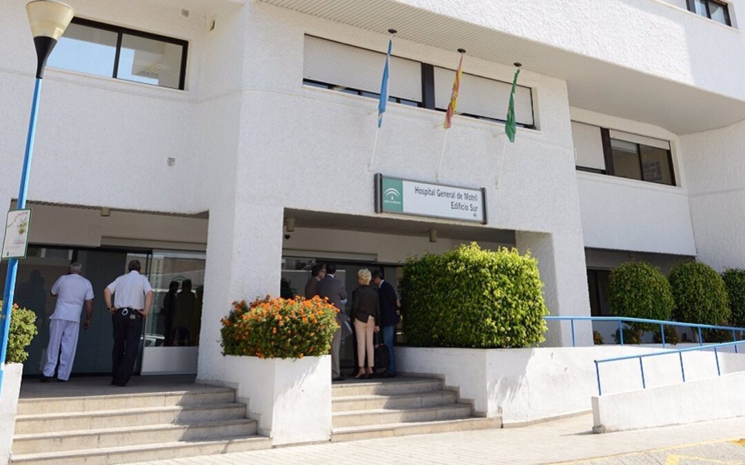 Continúa ingresada la mujer trasladada al hospital por inhalación de humo en Almuñécar