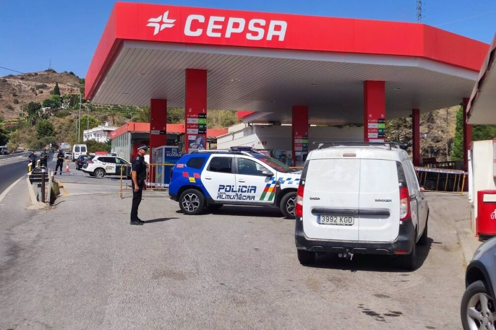 guardia-civil-policia-local-almuñecar-tedax-gasolinera
