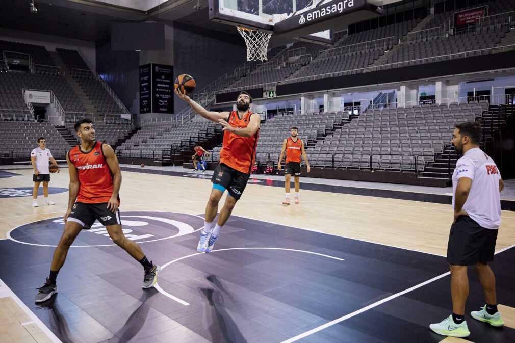 Fundación CB Granada entrenamiento Covirán Granada Luke Maye