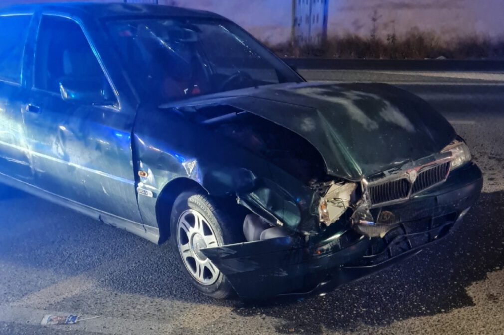 Accidente choque colisión dos coches turismos N-432 a la altura de Atarfe