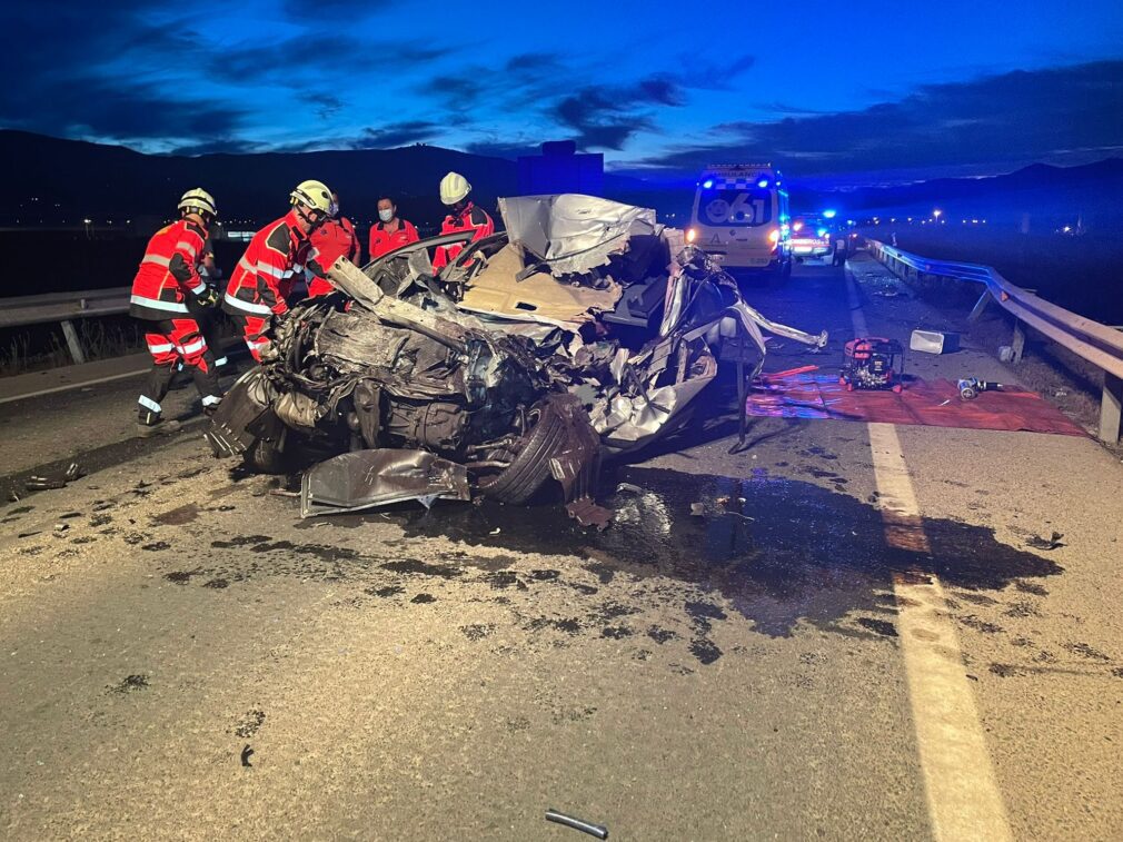 Accidente en la N-340 Motril entre un autobús y un turismo