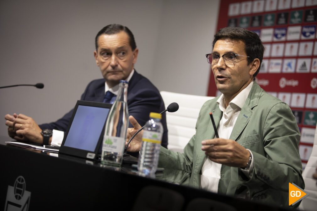 Firma del convenio anual de cesión de Los Carmenes del Ayuntamiento de Granada al Granada CF