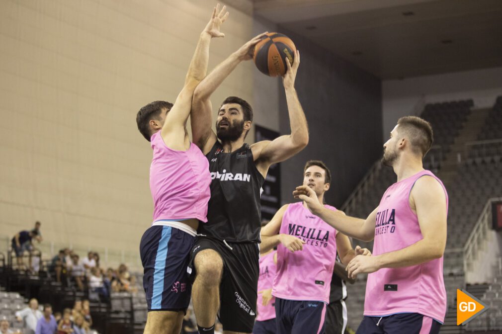 Partido de pretemporada entre el Coviran Granada y el Melilla en el palacio de los deportes