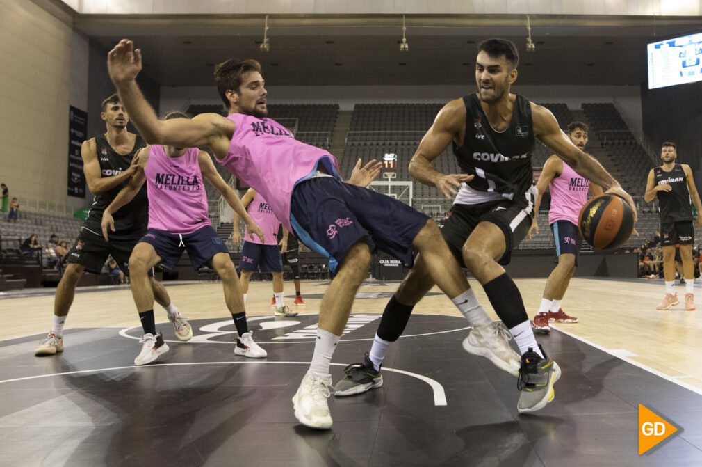 Partido de pretemporada entre el Coviran Granada y el Melilla en el palacio de los deportes