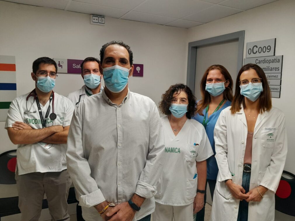 Iván, en el centro, junto a parte del equipo que lo atiende