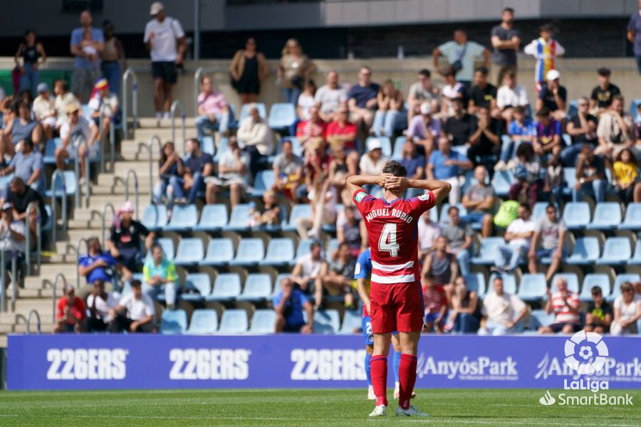Miguel Rubio se lamenta en la derrota del Granada CF ante el FC Andorra por 1-0 en el Estadi Nacional de Andorra