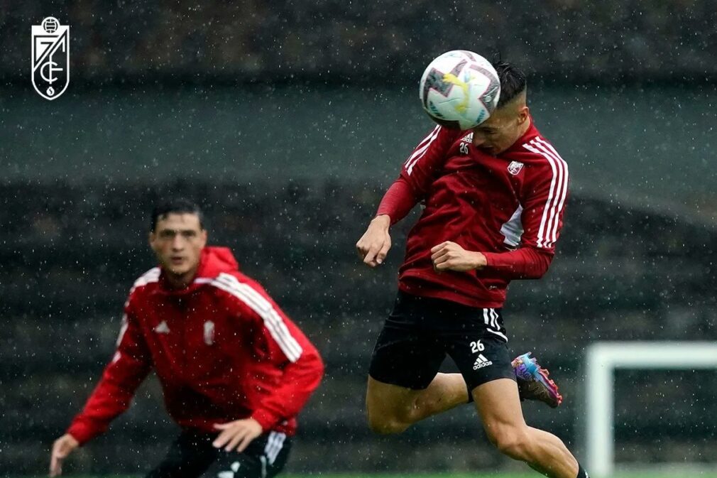 bryan-zaragoza-cabezazo-entrenamiento-las-palmas-granadacf(2)