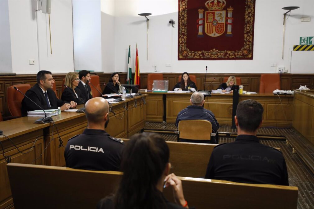 Juicio popular al acusado de degollar a su mujer en Caniles