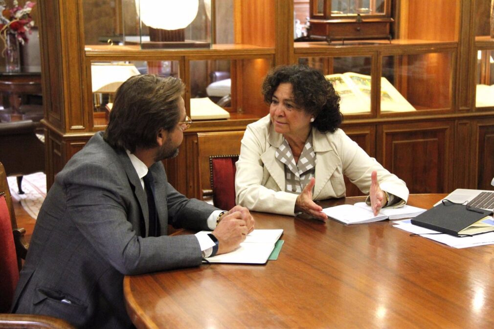Granada.- La UGR aborda con el delegado de la Junta los proyectos para el acelerador de partículas y la Azucarera